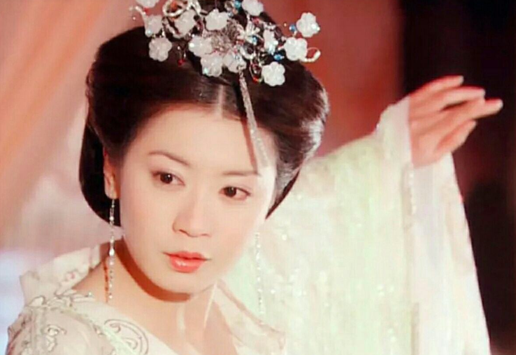 賈靜雯育兒觀獲贊，大女兒乖巧、咘咘波妞靈動，三姐妹各具特色