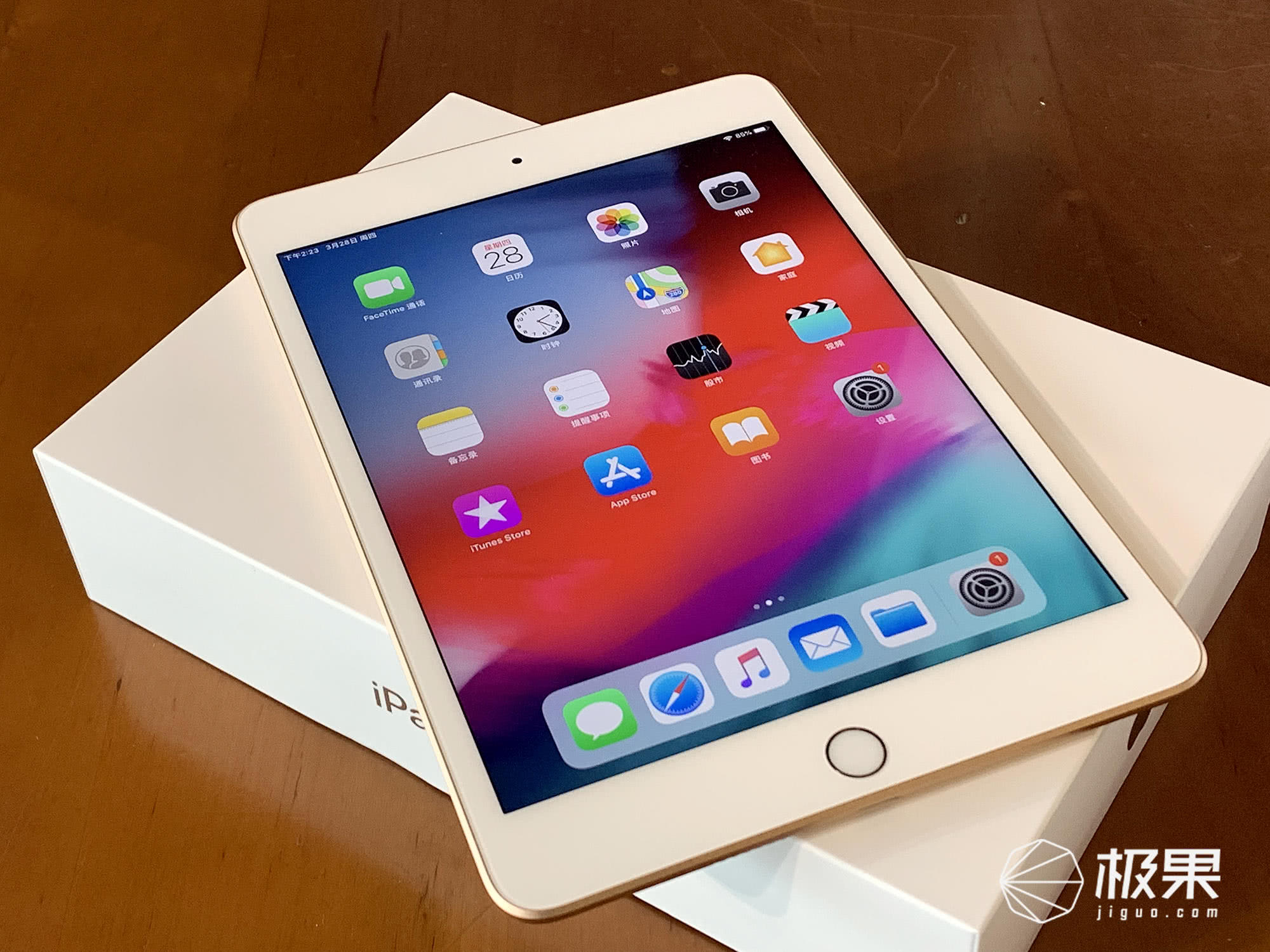 iPad mini图赏：精巧精美，显示屏品质不打折