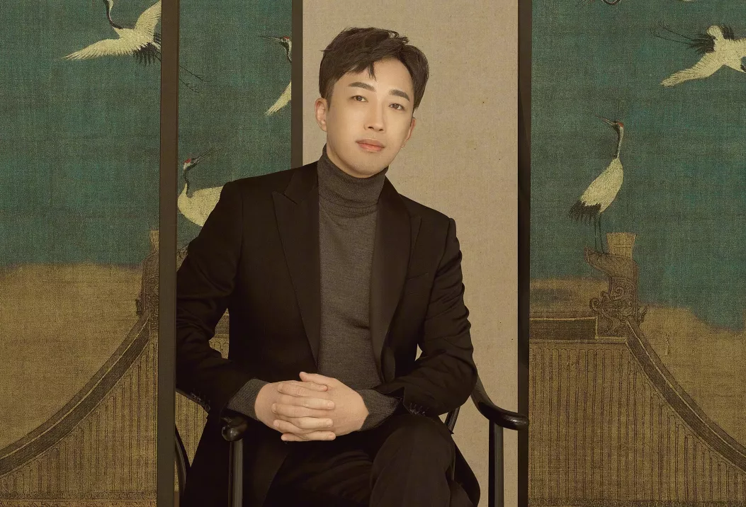 夸AB却误伤陈妍希，7年前被男演员殴打的于正真