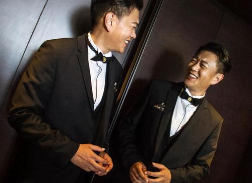 身价50亿富豪把演戏当爱好，专爱跑龙套，张嘉译