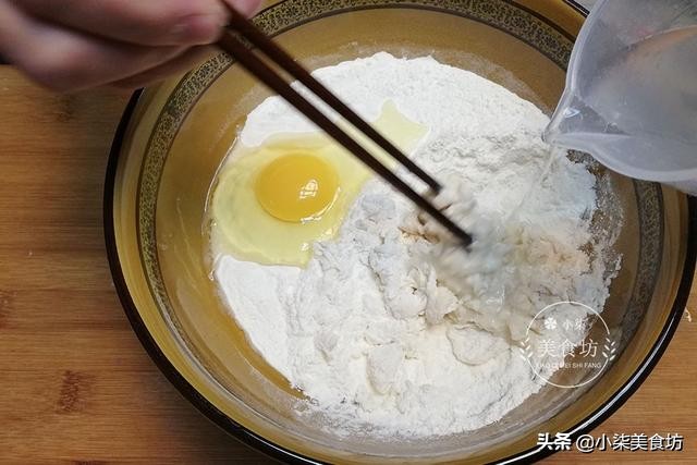 图片[4]-面粉里打一个鸡蛋 不揉面、不切面 个个鼓大泡 比油更简单好吃-起舞食谱网