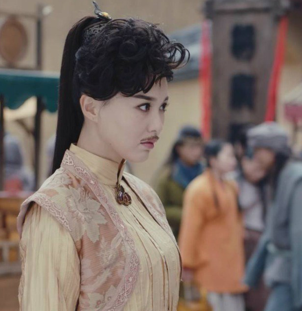 不是“粘個胡子”就是男的了，這幾位的女扮男裝才叫誠意滿滿