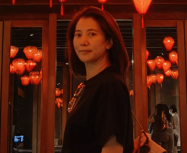 张智霖为袁咏仪庆祝50岁生日，甜喊对方美女，结婚20年恩爱如初