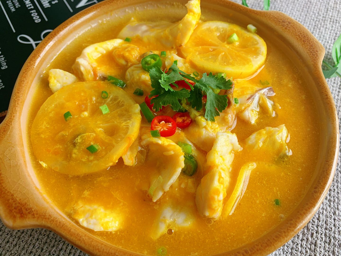 鲜美可口，低脂高蛋白金汤柠檬鱼片，10月女人要多喝