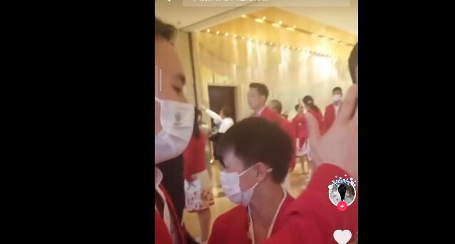 暖心！谢思埸全程保护全红婵：变身保镖+摄影师！网友：好贴心