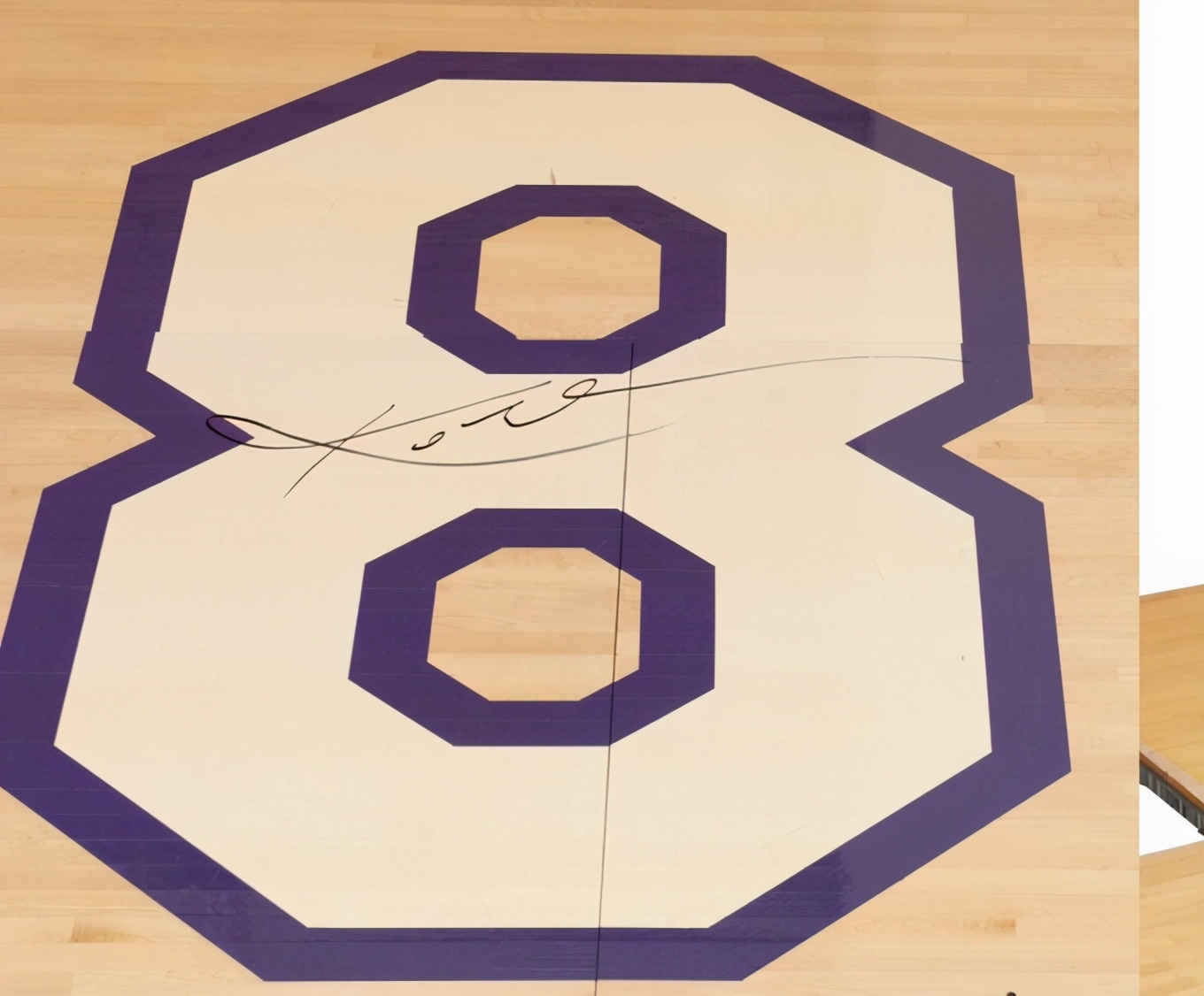 一战|科比最后一战签名门票被拍卖！成交价达40590美元 科比天价纪念品已不罕见