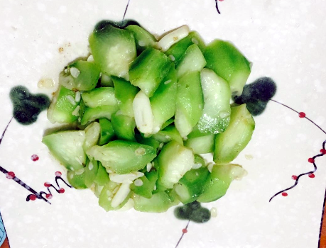 图片[1]-清炒丝瓜的做法步骤图 丝瓜翠绿脆嫩不发黑-起舞食谱网