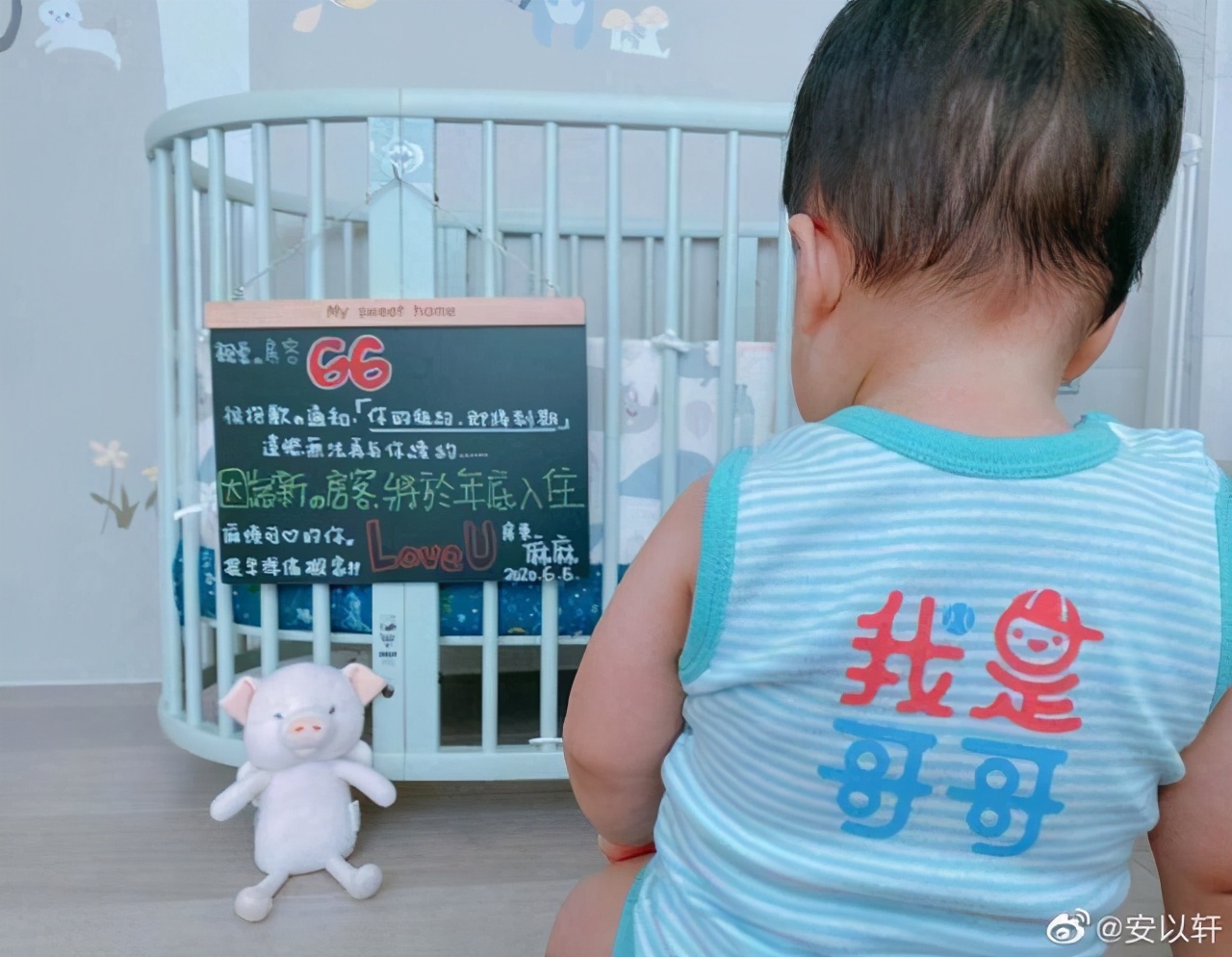 安以轩晒照官宣二胎生女喜讯，透露女儿小名叫娃宝长相比自己好看