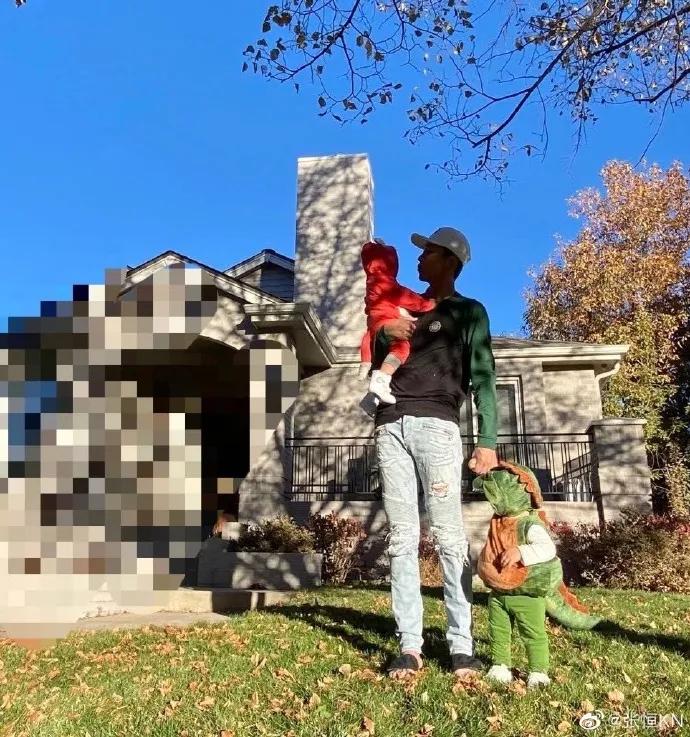 她1.5亿的豪宅里，放不下两张婴儿床