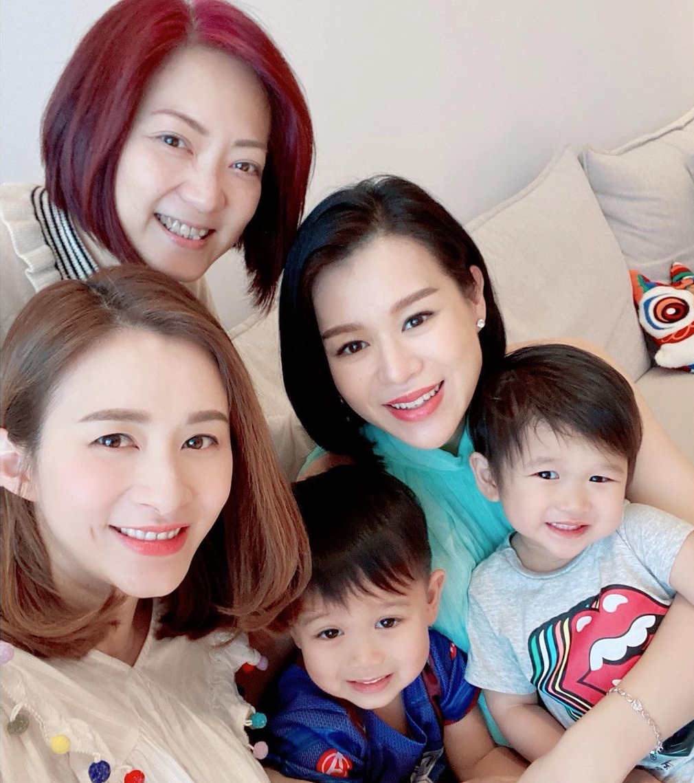 胡杏兒沈卓盈挺孕肚聚會，倆孕媽同框超養眼，奕霆當攝影師幫拍照