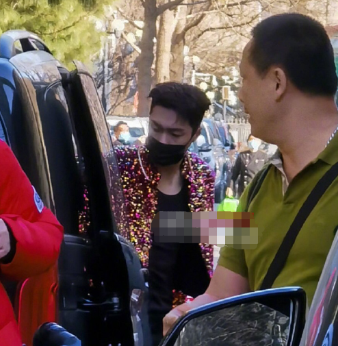 2021 spring late first big couplet platoon, the battle array caters to young audience, two big female round peak encounter