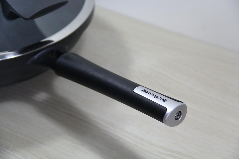 九阳晶钻耐磨不粘锅：一款敢随锅送钢铲的明火锅