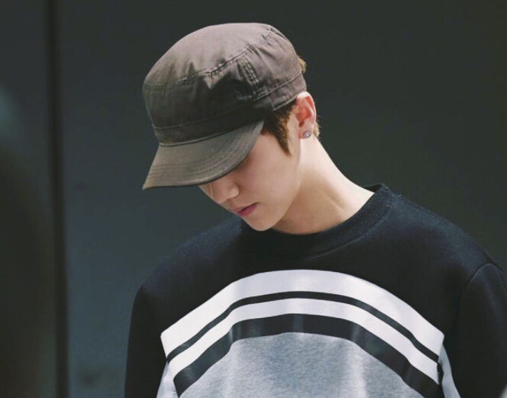 鹿晗快把衣服穿好，为宣传新专真是豁出去了，