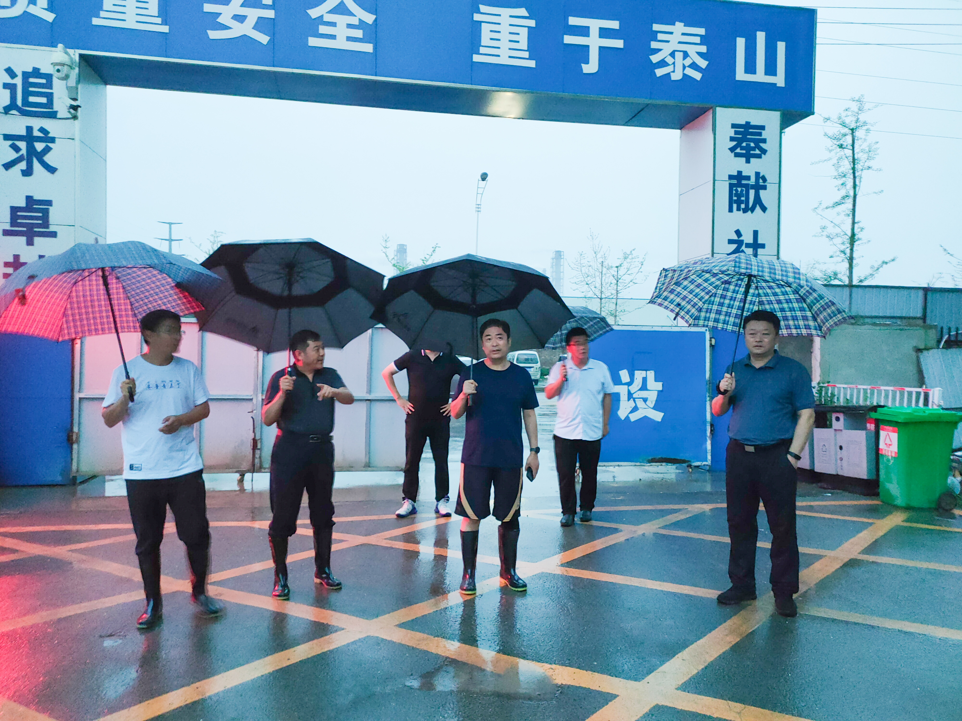 济南新材料产业园区管委会主任韩利师检查防汛值班值守工作