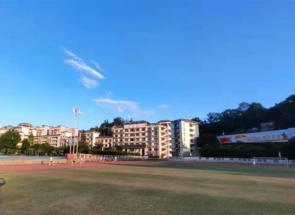 四川达州中学创建文明城市倡议书