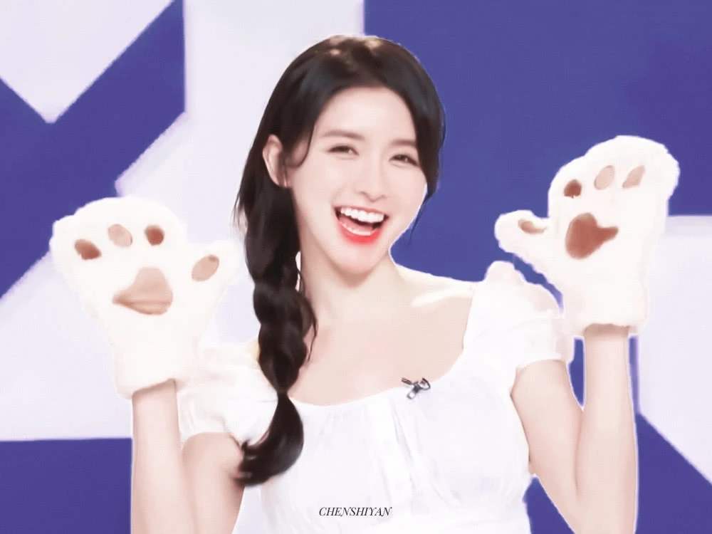 “越黑越红”的《青春有你2》，暴露出娱乐圈默