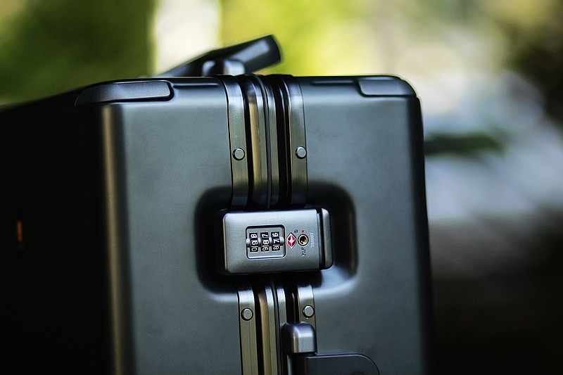 有你相伴 真好 地平线8号POWER系列行李箱