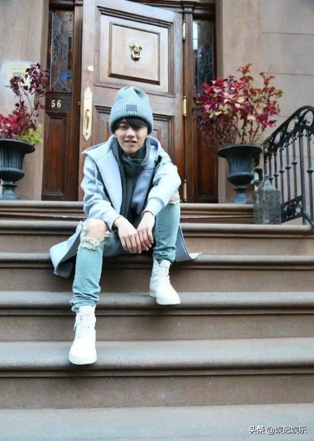 Hua Chenyu birthday, zhang Bichen nods assist to scatter candy, first trends after admitting to become Mom is sweet to everybody