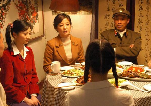 当“资源咖”却被嘲讽，如今降级口碑翻盘，景甜与她的传奇15年