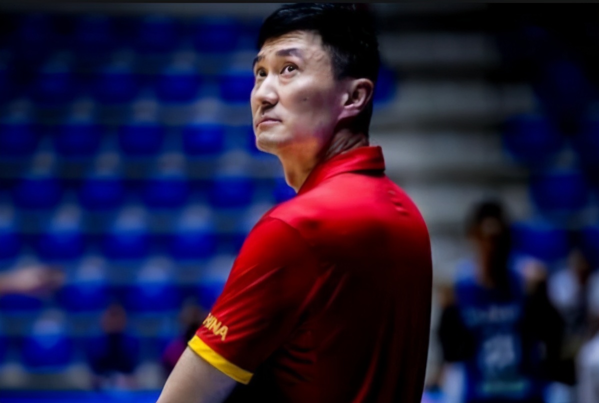 中国男篮东京落选赛！杜峰对话NBA总冠军教头，阿联直面字母哥