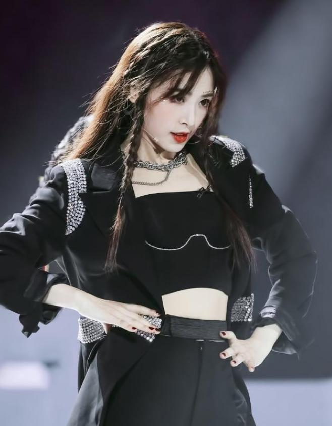 “音乐精灵”原地踏步！越来越红的周深，成了歌坛的遗憾