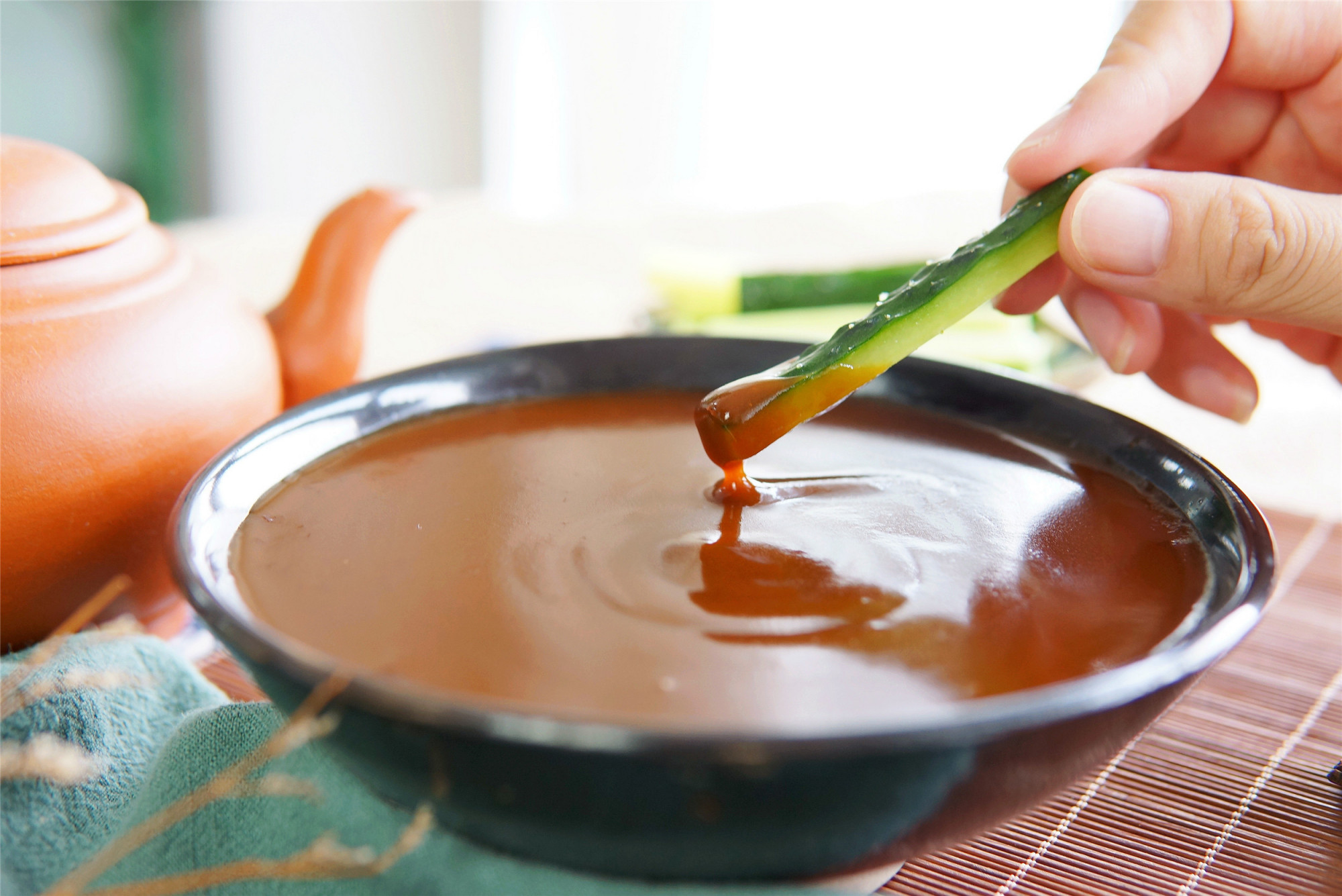 黄豆酱番茄酱靠边站，这酱2块钱做一碗，吃烤鸭离不开，蘸啥都香