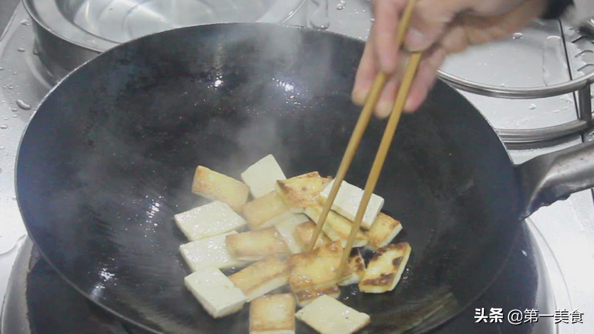 图片[7]-丝瓜烧豆腐做法 色泽诱人  不粘锅-起舞食谱网