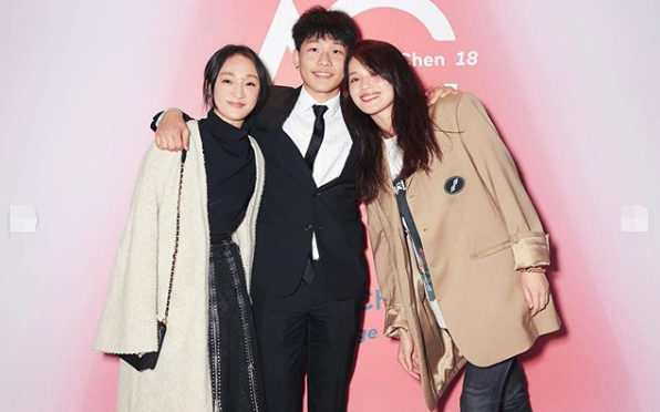 Chen Kun's son is basked in close according to celebrate for its unripe, father and son is like with casing with age person, 2 people already had nearly 1 year to did not see