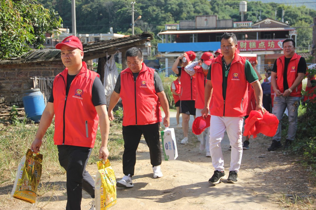 八闽敬老爱幼慈善行动走进福建南安