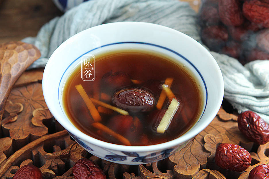 明日入伏，不懂喝姜茶亏了，每天坚持喝，降暑祛湿，对女人尤其好