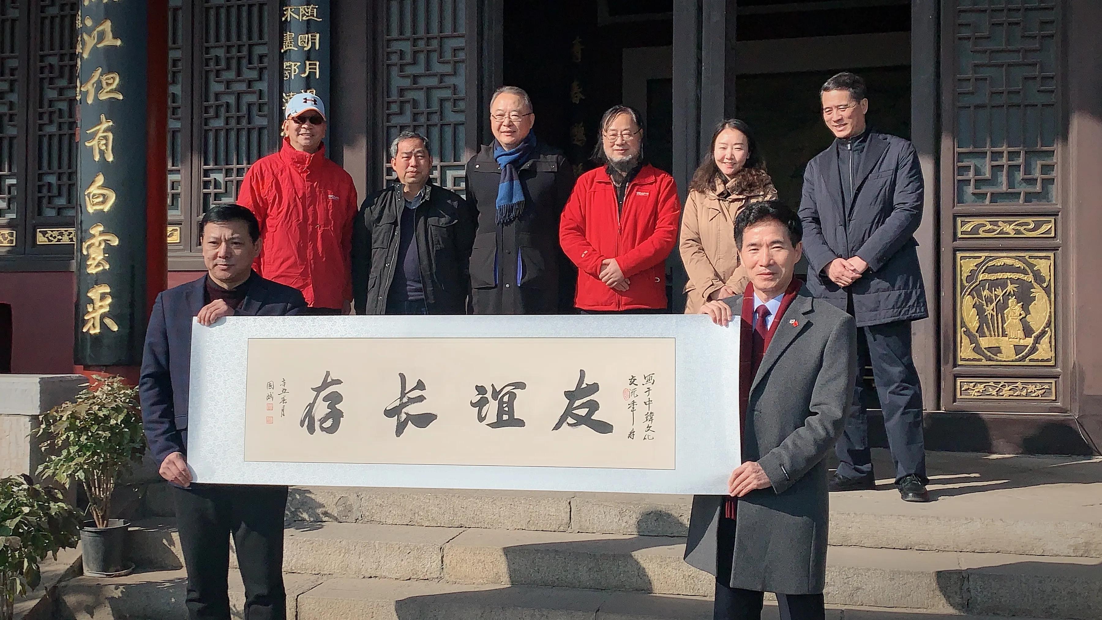 《江山如此多嬌—周漢章書畫攝影藝術(shù)展》武漢晴川閣開展
