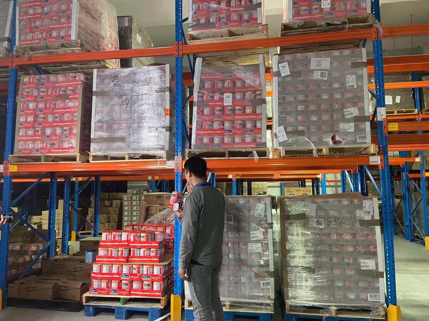 陈妍希空降拼多多直播间，带动黑五“保税仓直发”商品销量暴涨210%