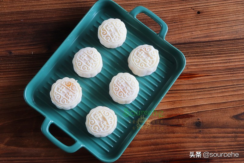 中秋月饼，不用烤箱就能做，冰爽软糯，甜而不腻，淡淡的凤梨清香
