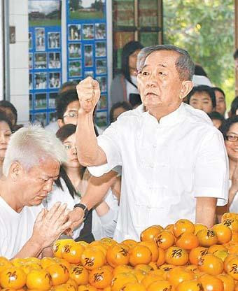 为赌王续命,不救张国荣,还说邓丽君罪有应得,泰国白龙王有多"神"?