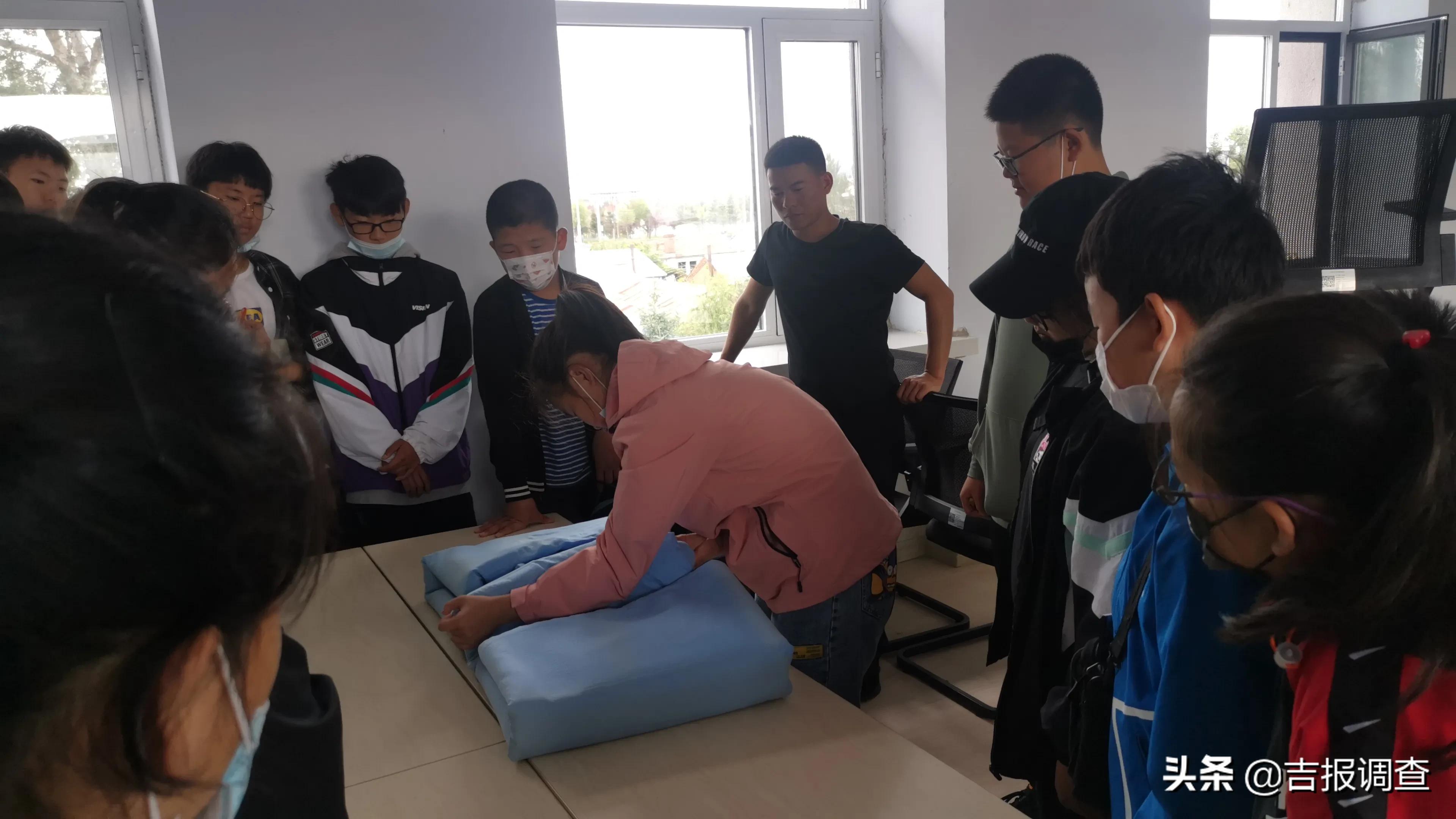 琿春市第五中學(xué)七年一班師生在馬川子(圖7)