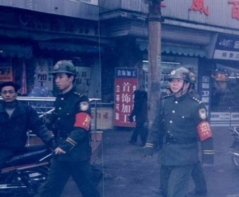 1989年水家湖站持枪杀人案纪实，乘客吐口水惹祸被害，警方129天破案