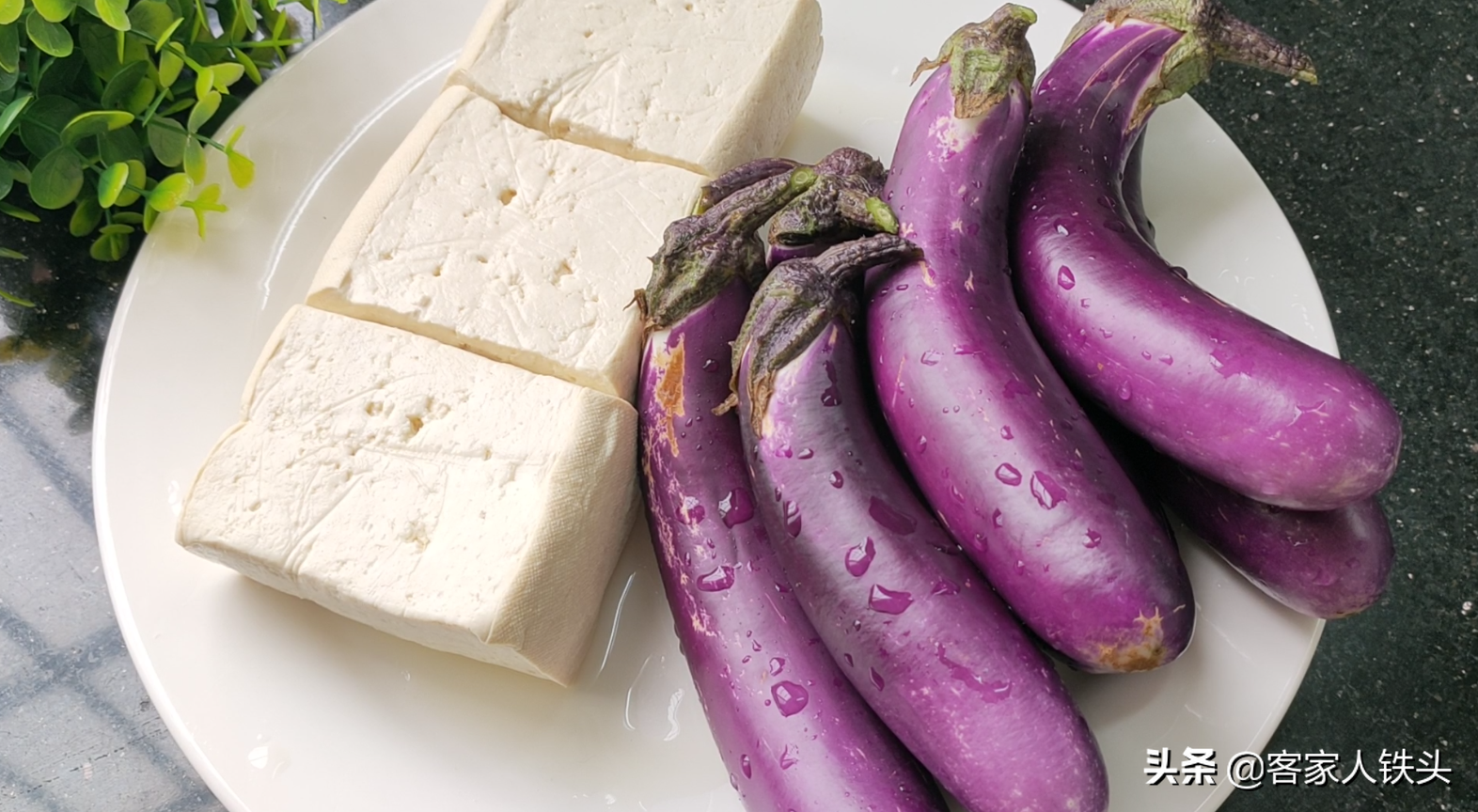 烫破嘴皮都要吃的豆腐煲，加上7个茄子，好吃不油腻，喷香又下饭