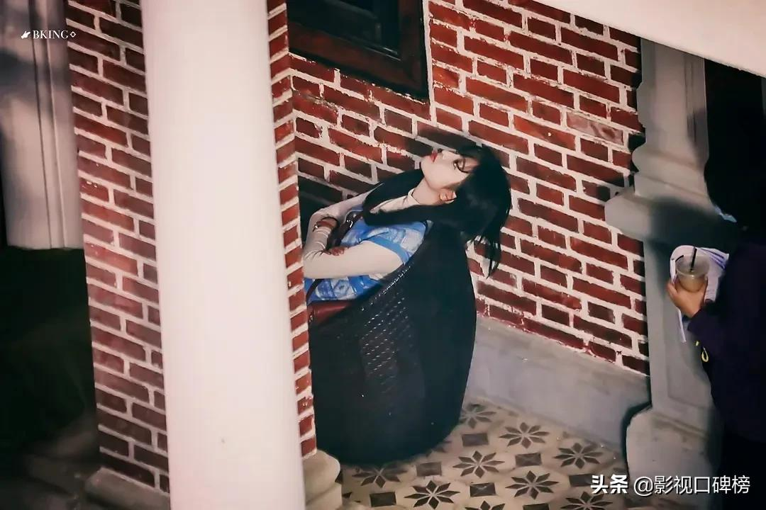 《世界微尘里》遭魔改,吴宣仪演技有点差,男主全靠边江配音支撑
