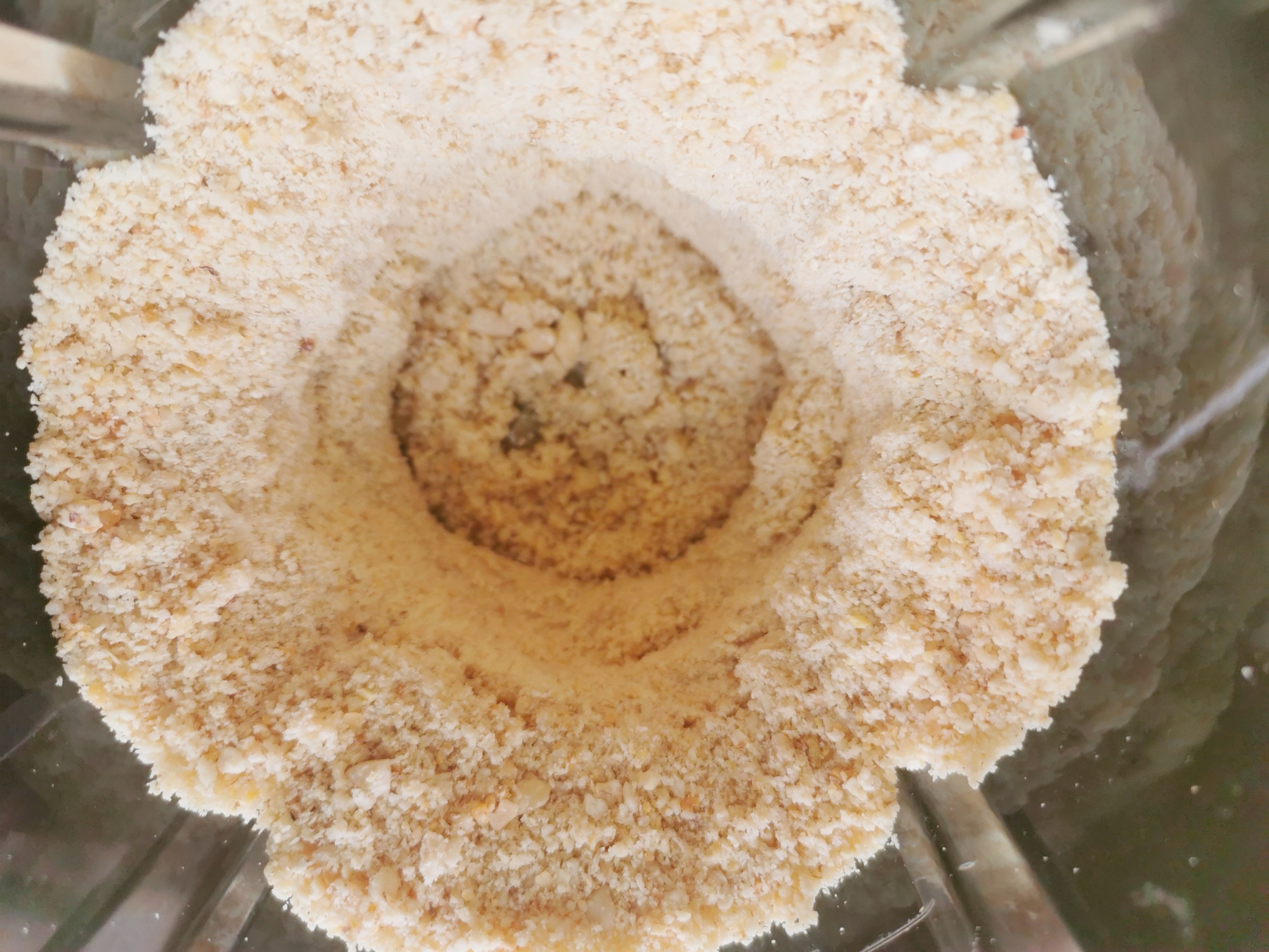 自製花生醬，不加水不加油，香濃細膩，用來做曲奇餅乾太香了