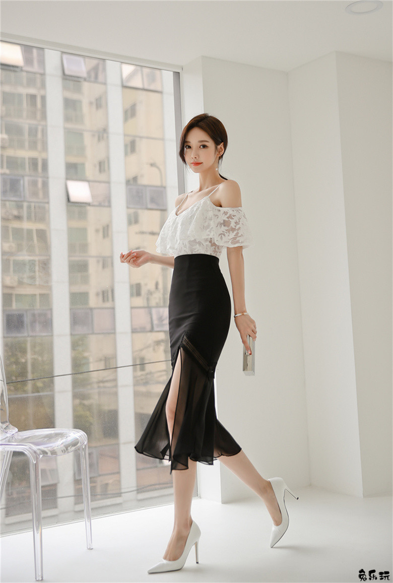 孙允珠：北欧芝士酸柠乳酪纯白吊带裙