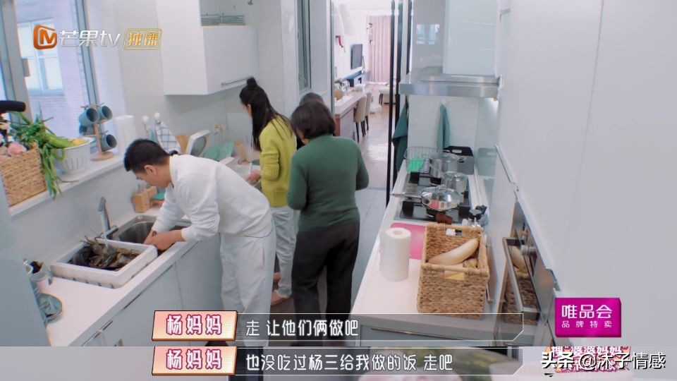 黄圣依的婆婆被网友夸赞，看完她做的这些事，我明白了