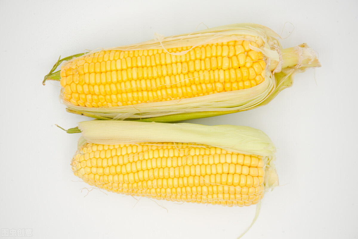 水煮玉米有技巧，多加1樣調料，煮出的玉米又香又甜糯