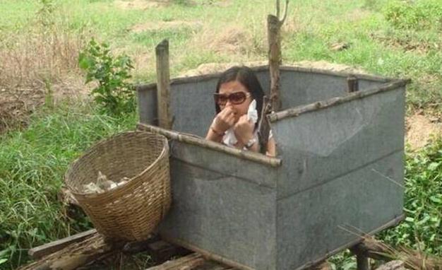 印度都是露天厕所，那印度女性如何保护隐私？看完让人心疼！