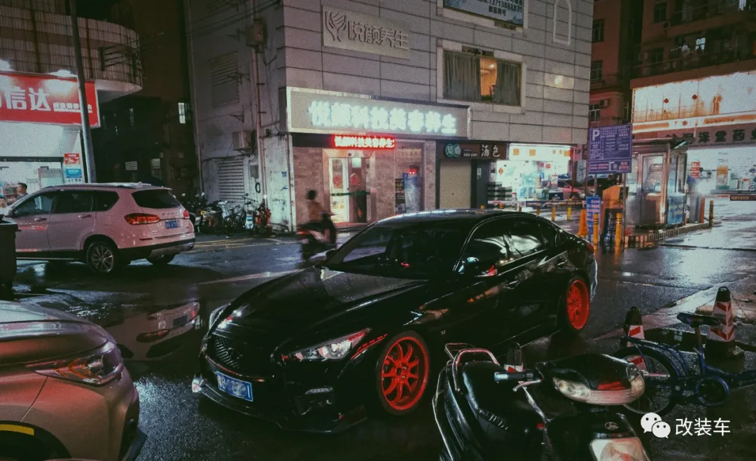 还原就换风格 连深圳交警都认识这一年一审的英菲尼迪Q50S