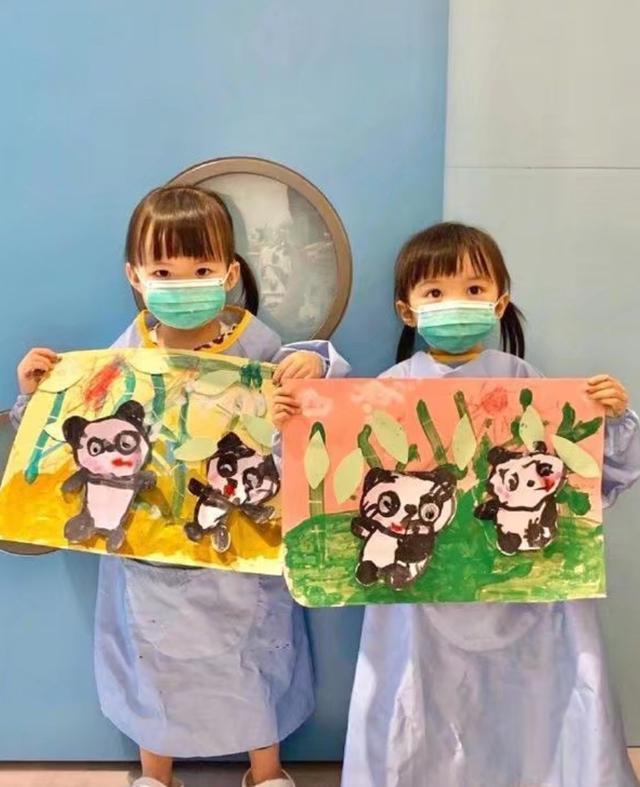 熊黛林双胞胎女儿画画，姐姐安静大眼萌妹，妹