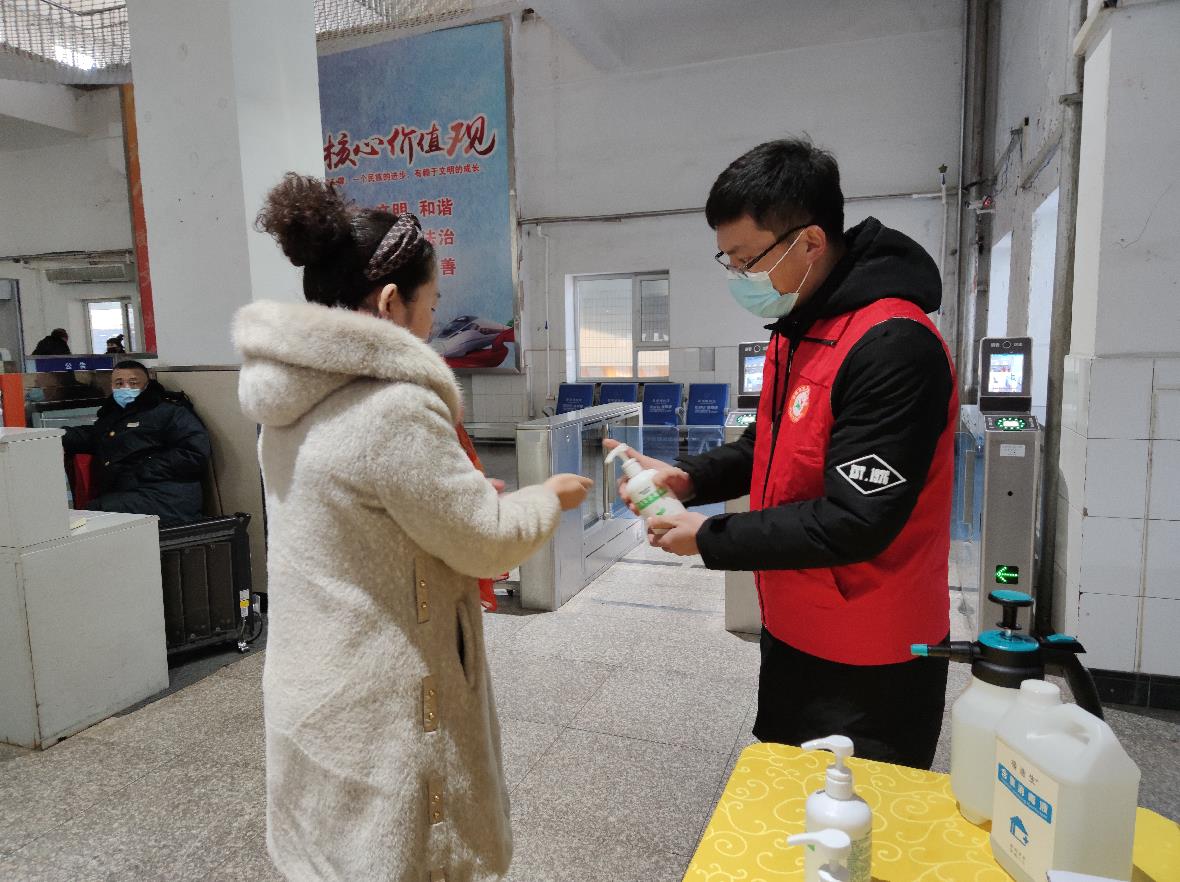 吉林云飞医药公司：为出行旅客义务消杀守护健康