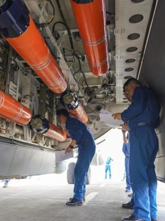 ��Ǳ200�������أ�20ö��Ǳ���װ���أ������Ϻ�ר�˺�Ǳͧ