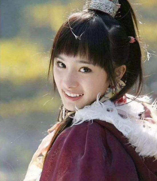 姚安娜输不是因为牌不好，而是手拿4个2双王，却打出个3点