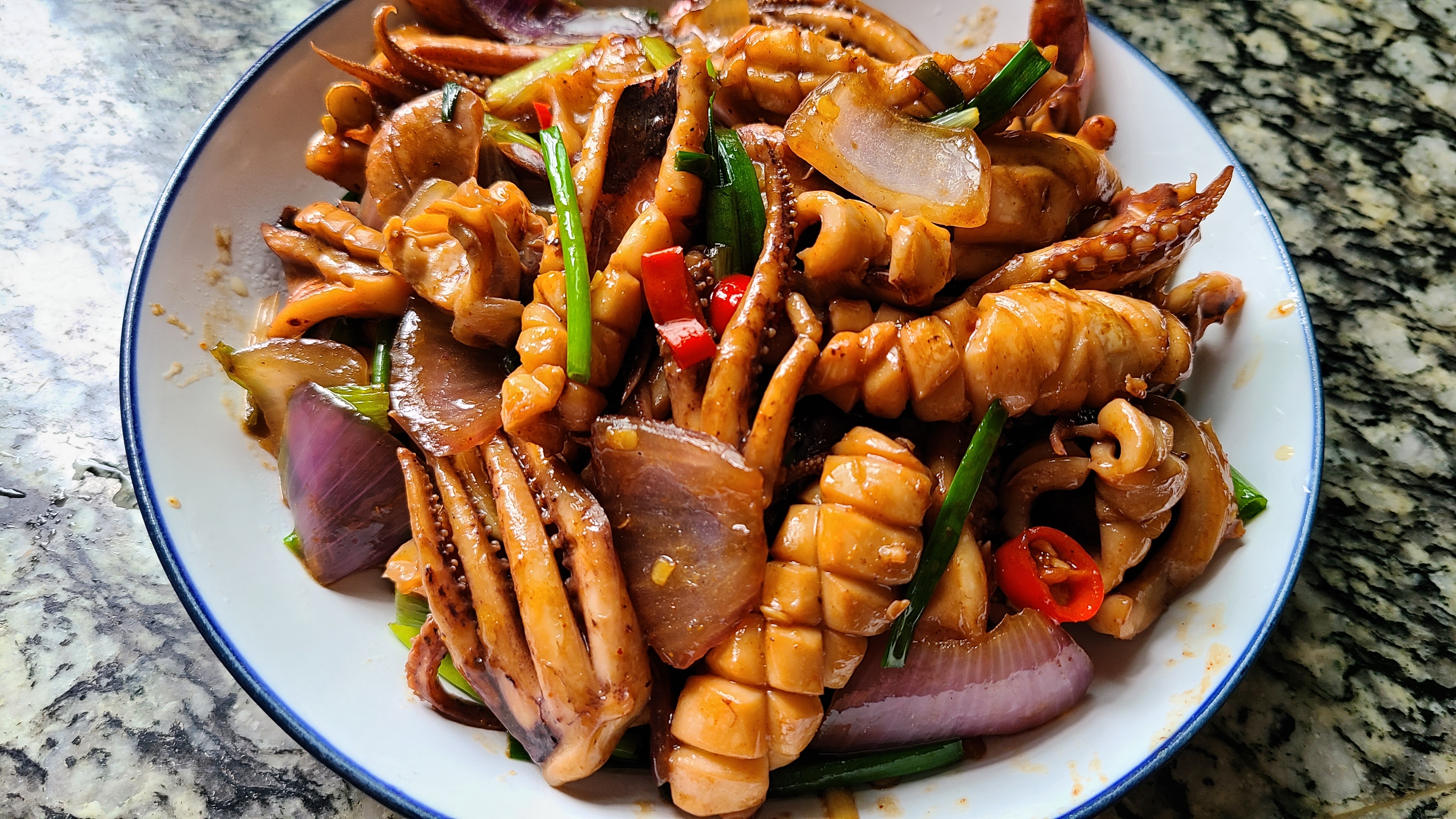 爆炒鱿鱼的做法，香辣下饭又好吃，这一道美味家常菜，味道很棒