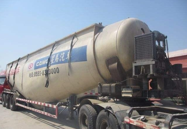 水泥搅拌车是什么原理？为啥边走边搅拌？